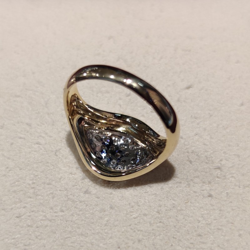 Anello geometrico in Oro giallo 18 kt con Pavé in Diamanti taglio Brillante